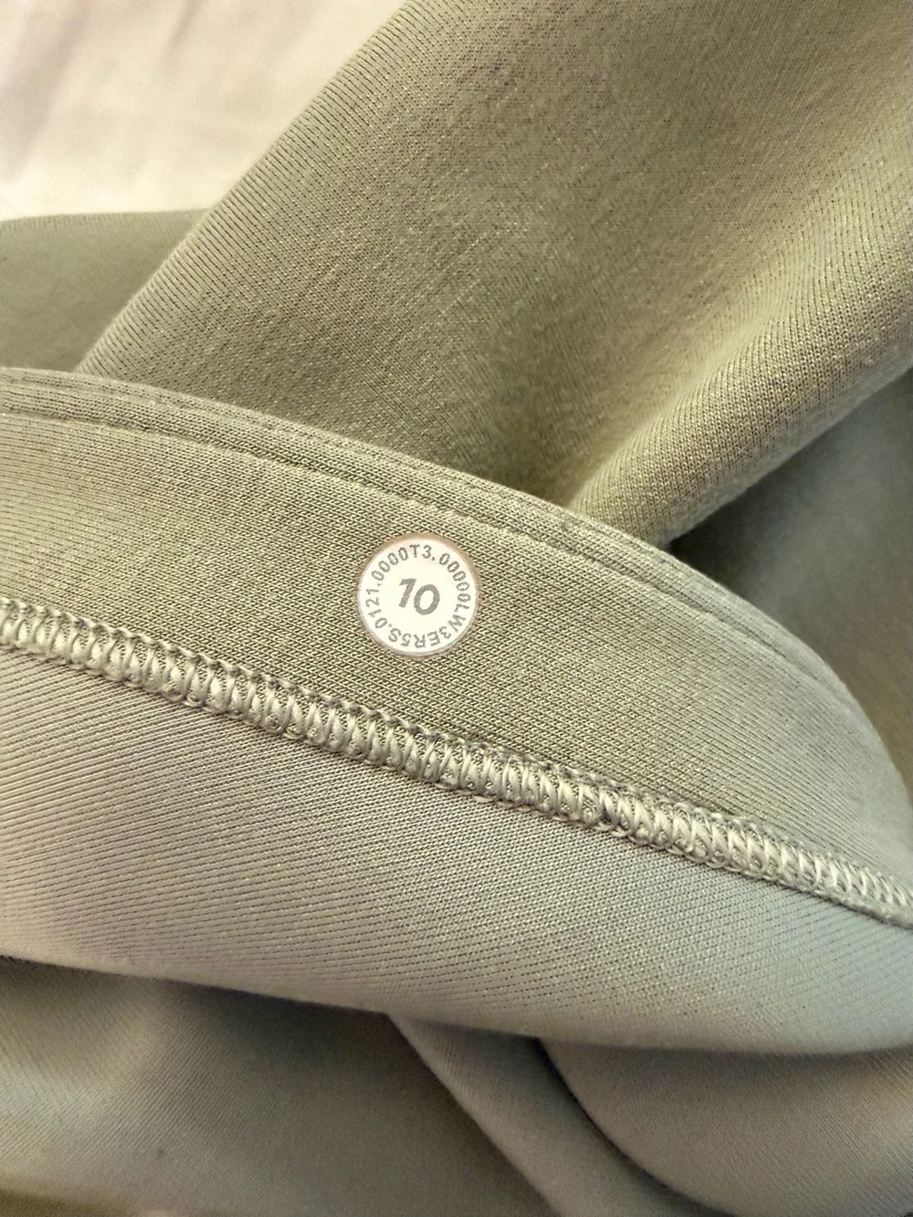 Lululemon Twist Back-to-Front Pullover Green Fern 10